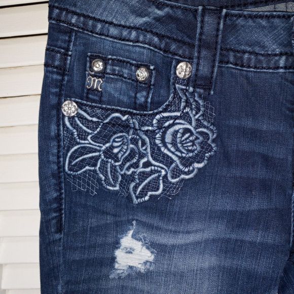 Miss Me Signature Capri Size 27 Floral Embroidered Frayed Hem Distressed Capris - Picture 4 of 13
